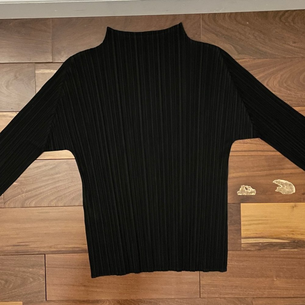 PLEATS PLEASE ISSEY MIYAKE TOP